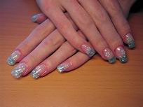 акрил на формах с перламутром и цветочками